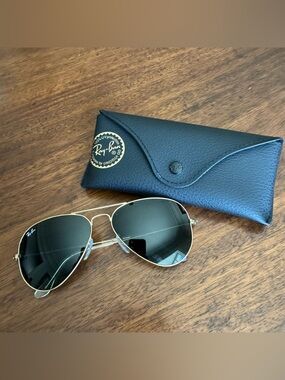 Ray-Ban Gold Frame Sunglasses with Black Lenses AVIATOR LARGE METAL